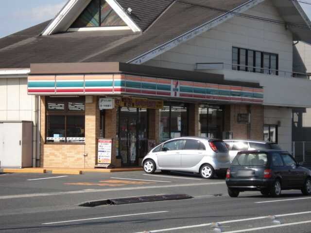物件外観写真5　(セブンイレブン倉敷中畝10丁目店まで715ｍ)