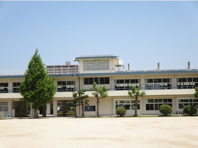 物件外観写真8　(倉敷市立　倉敷東小学校まで800m)