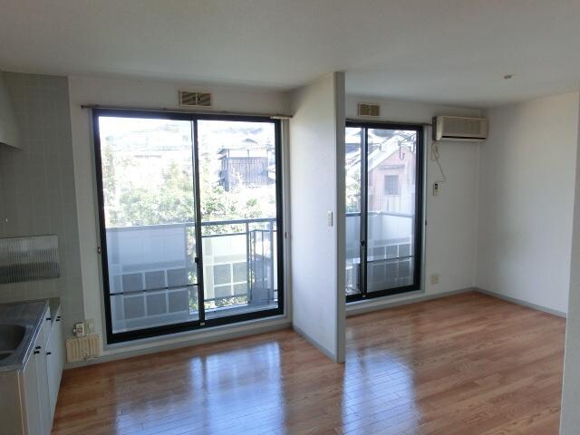 物件内観写真6　(リビング)