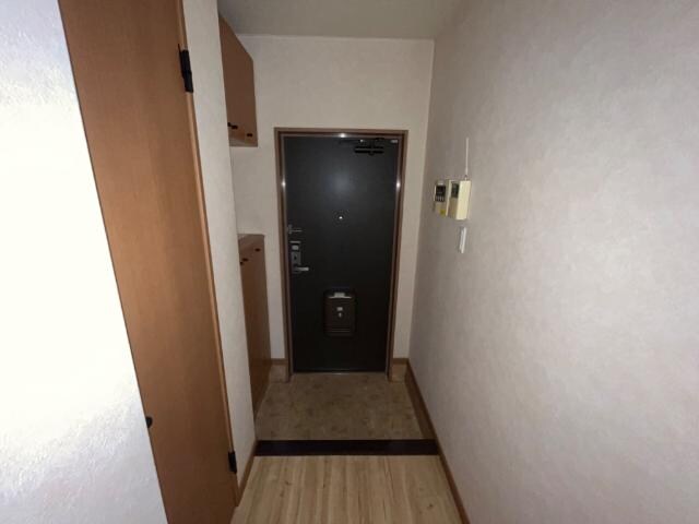 物件内観写真11　(玄関)