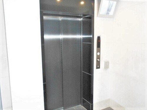 物件内観写真14　(モニタ付きエレベーター　※2022年4月撮影)