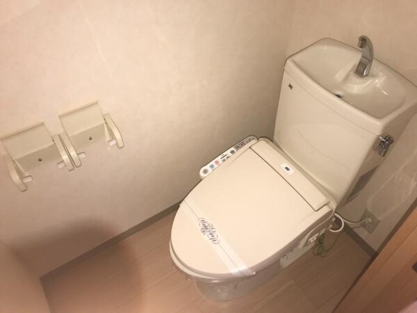 トイレ(シャワー付トイレ)