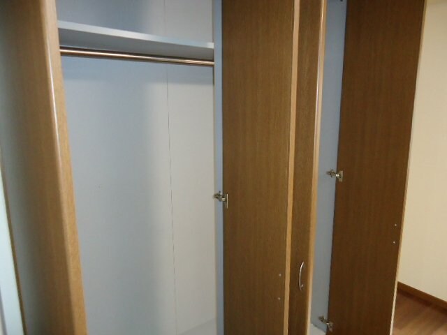 物件内観写真4　(クローゼット（ＬＤＫ）)