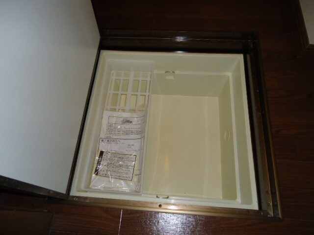 物件内観写真9　(床下収納)