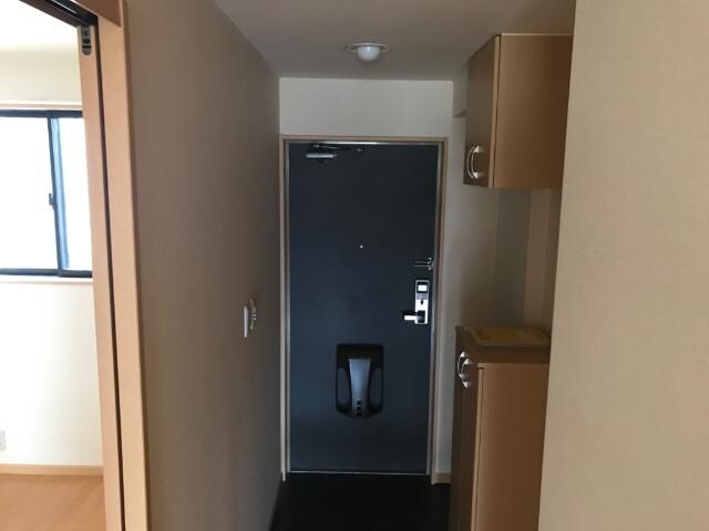 物件内観写真8　(玄関)