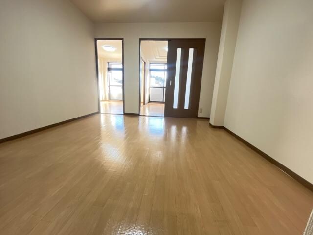 物件内観写真4　(リビング)