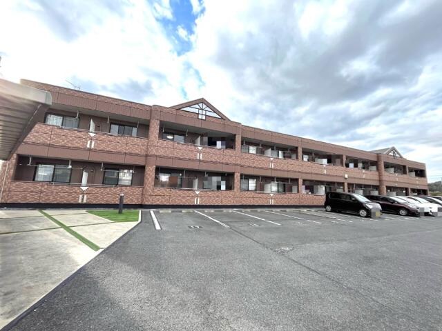 物件外観写真1　(外観写真（昼）)