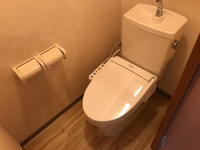 物件内観写真16　(シャワー付トイレ)