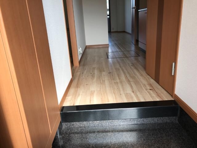物件内観写真17　(玄関から)