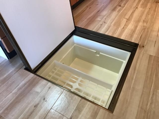 物件内観写真23　(床下収納)