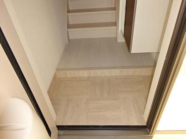 物件内観写真15　(玄関)