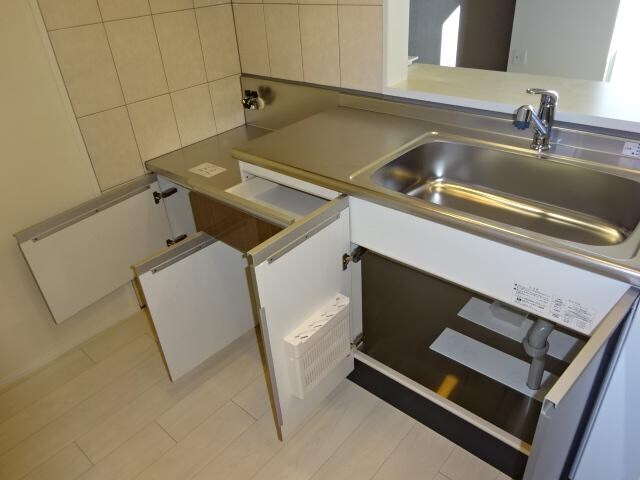 物件内観写真18　(キッチン収納)