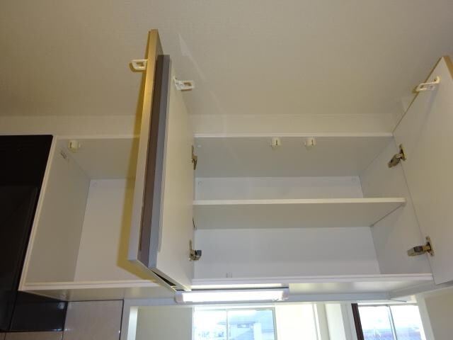 物件内観写真19　(キッチン上収納)