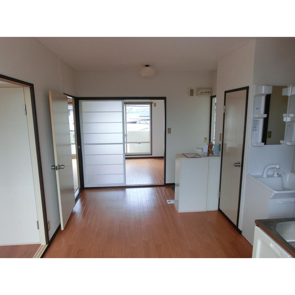 物件内観写真4　(リビング)