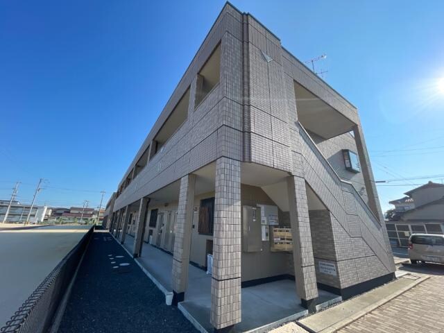 物件外観写真2　(外観写真（昼）)