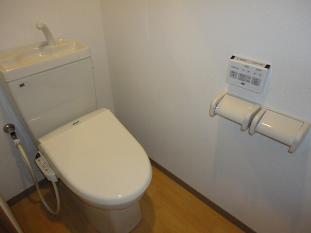 物件内観写真12　(シャワー付トイレ)