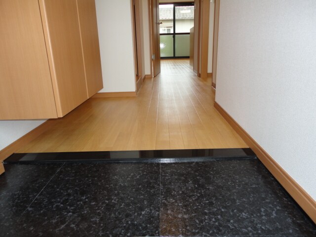 物件内観写真28　(玄関)