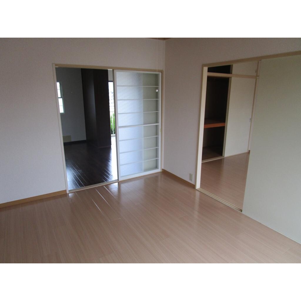 物件内観写真2　(洋室)