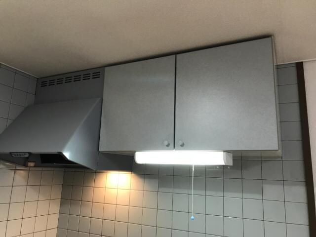 物件内観写真14　(上部収納)