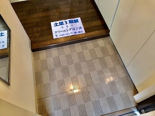 物件内観写真11　(玄関・玄関収納　※2021年10月撮影)