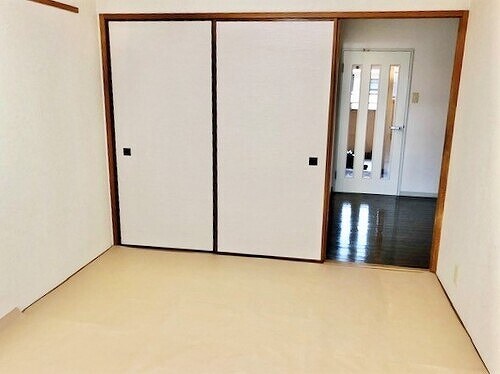 物件内観写真13　(押入　※2021年10月撮影)