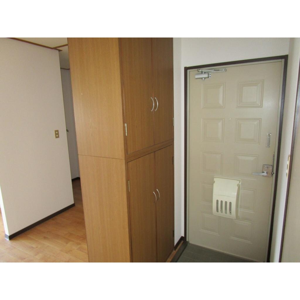 物件内観写真6　(玄関)