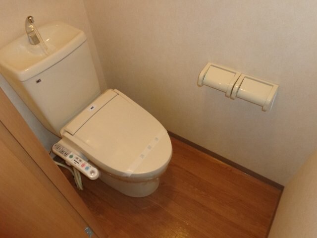 物件内観写真9　(シャワー付トイレ)