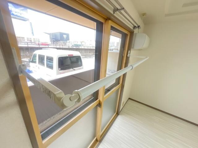 物件内観写真9　(室内物干し)