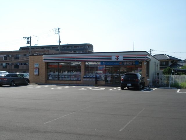 物件外観写真7　(セブンイレブン新倉敷駅前3丁目店まで975ｍ)