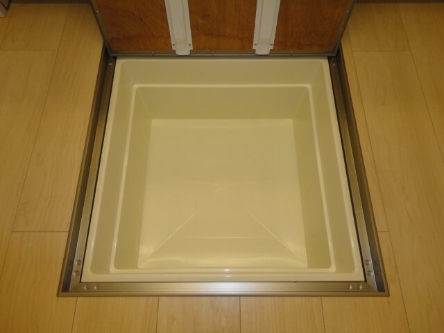 物件内観写真24　(床下収納)