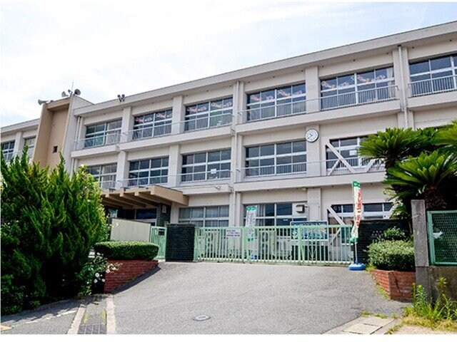 物件外観写真5　(赤崎小学校まで200m)