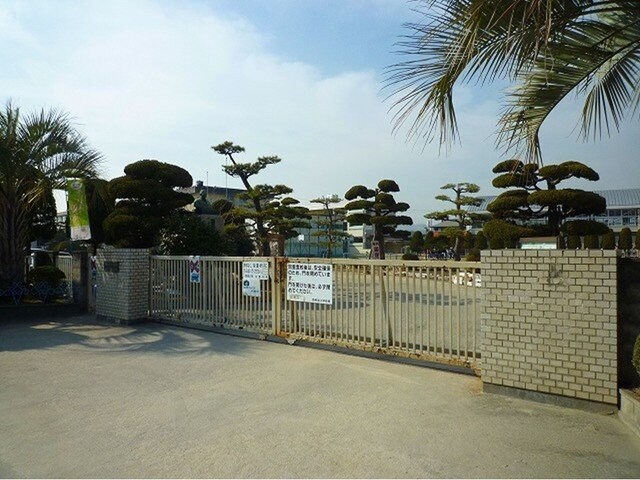 物件外観写真2　(西阿知小学校まで550m)