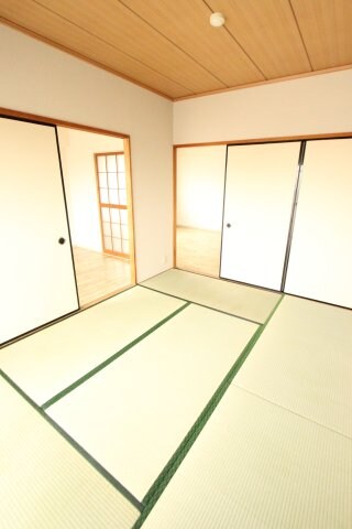 物件内観写真6　(他のお部屋の写真です)