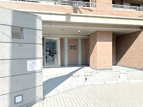 物件外観写真2　(エントランスポーチ)