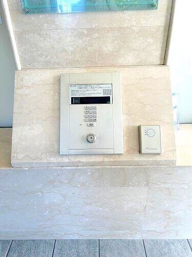 物件内観写真15　(オートロック・防犯カメラ)