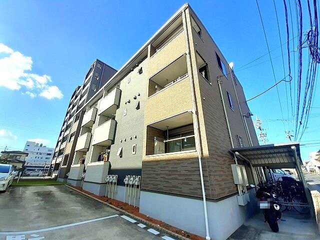 物件外観写真1　(建物外観を気になさる方へ、見た目の良い物件です)