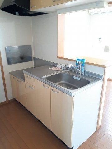 物件内観写真5　(コンパクトなキッチンで掃除もラクラク)