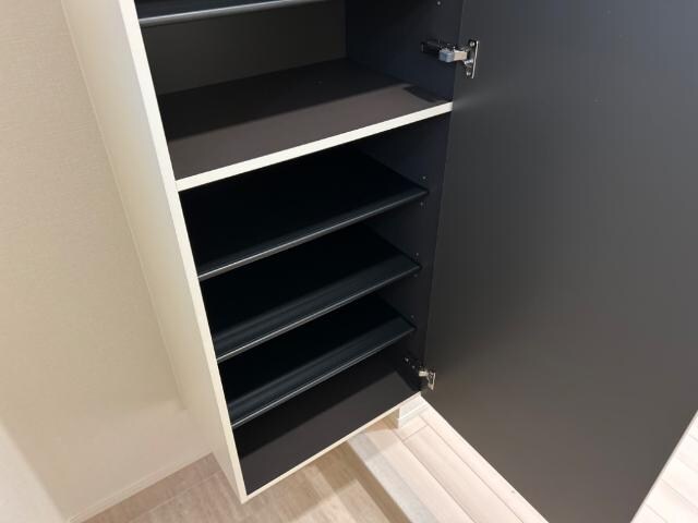 物件内観写真11　(下駄箱)
