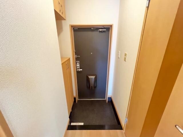 物件内観写真13　(玄関)