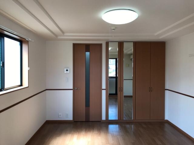 物件内観写真4　(洋室)