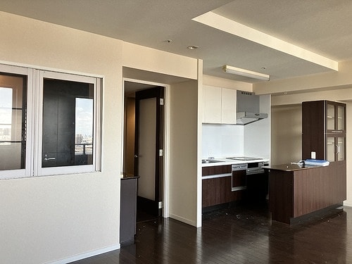 物件内観写真13　(リビングダイニング（別アングル）)