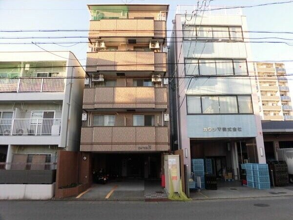 ロイヤル21の物件外観写真