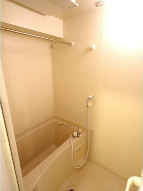 浴室(※写真は同じマンションの違う部屋のものになります。)