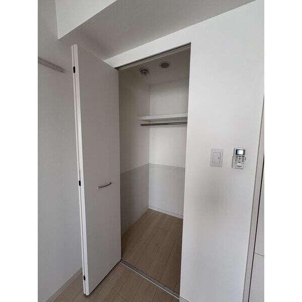 収納(※写真は同じマンションの違う部屋のものになります。)