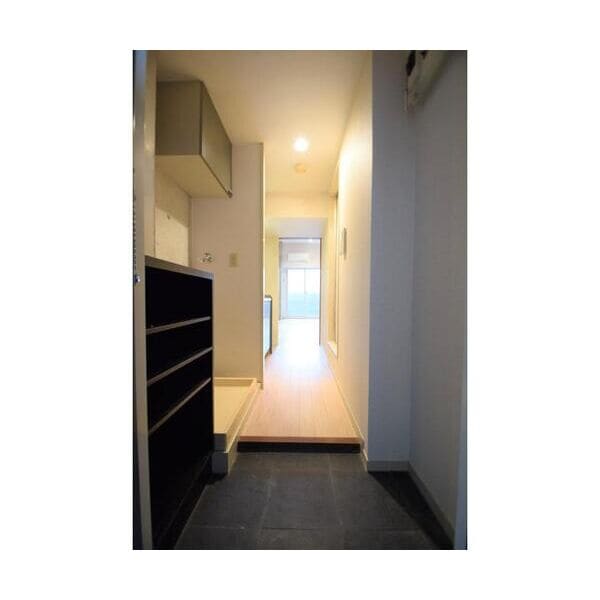 玄関(※写真は同じマンションの違う部屋のものになります。)