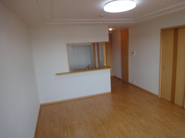 物件内観写真4　(リビング)