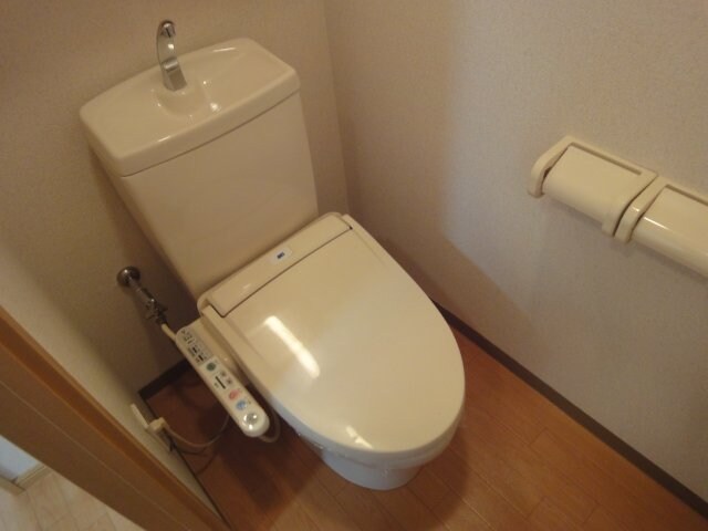 物件内観写真11　(シャワー付トイレ)