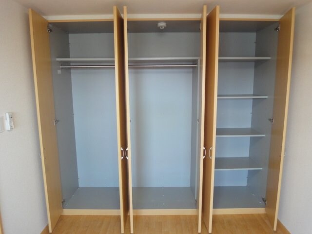 物件内観写真17　(南洋室収納)