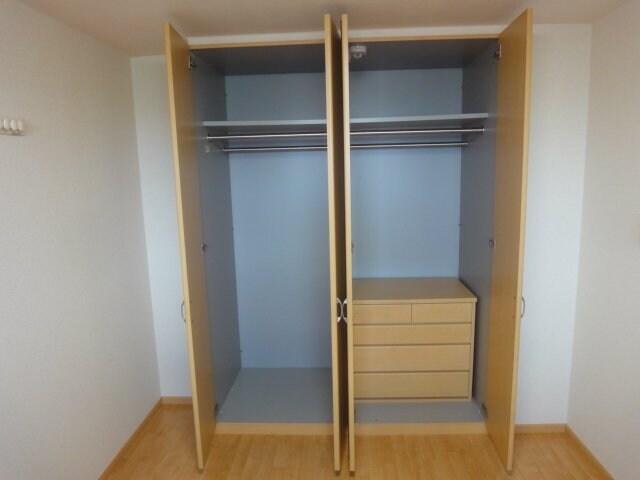 物件内観写真18　(北洋室収納)