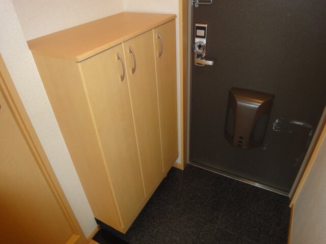 物件内観写真21　(下駄箱下部)